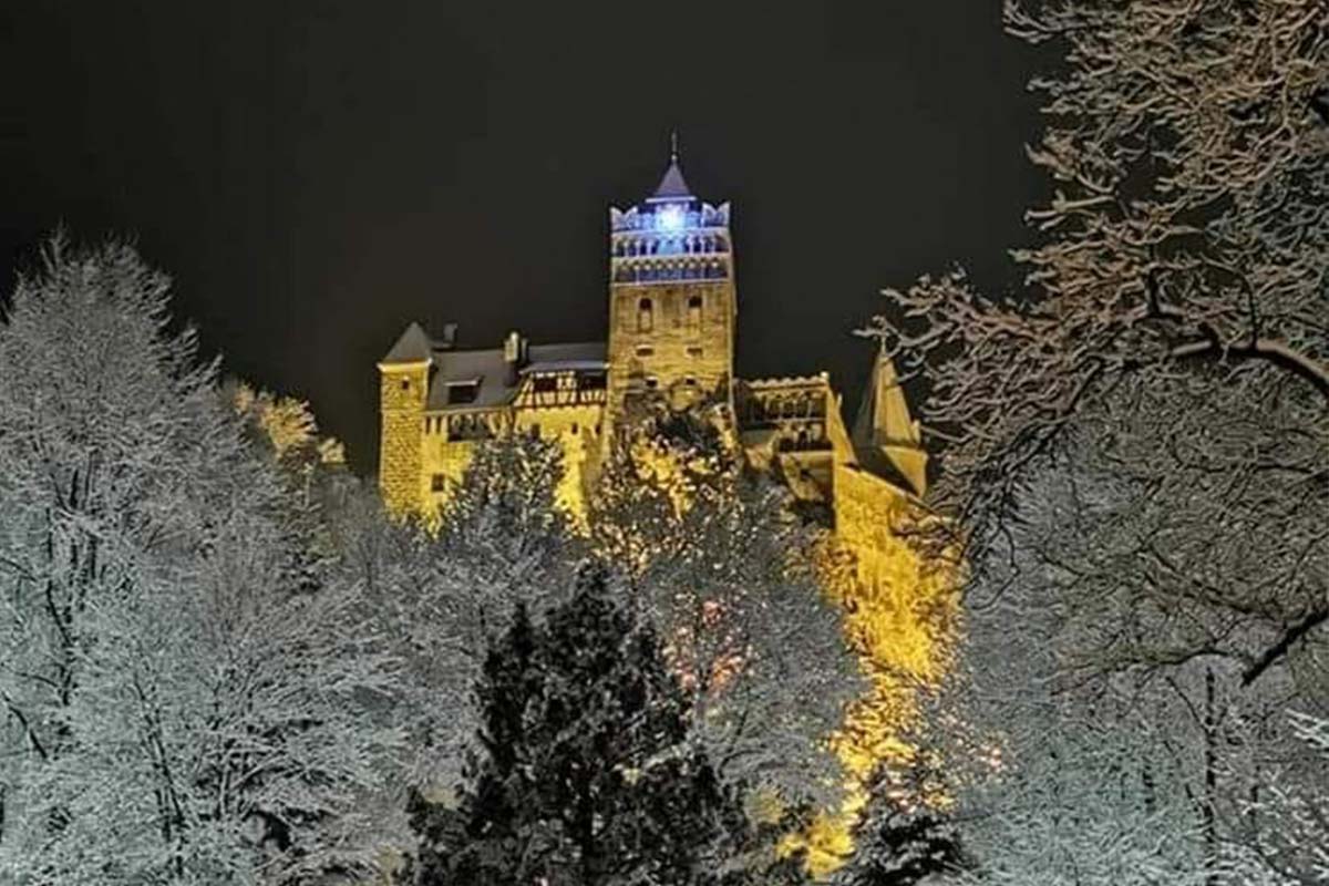 Burg Bran (Landkreis Brașov) im Winterkleid